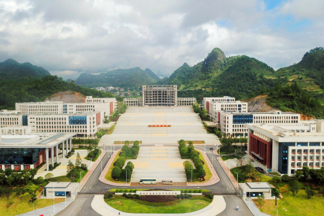 黔南民族医学高等专科学校图片