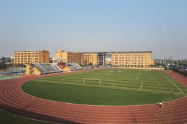 成都市工业职业技术学校图片